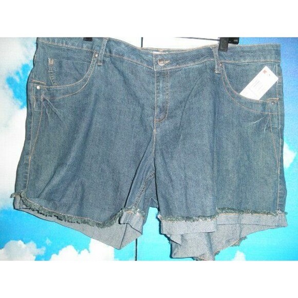 NEW by SELENA GOMEZ, DREAM OUT LOUD BASIC 5 POCKET DENIM SHORTS PLUS SIZE 20W. - Picture 2 of 5